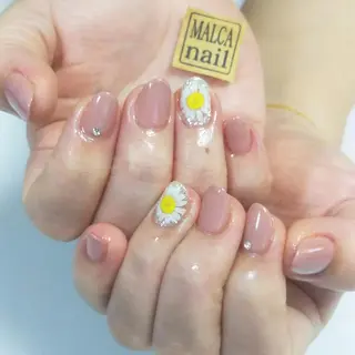 セミロング ヘアアレンジ パーマ ネイル キッズ マツエク・マツパ 荒木 莉奈のネイルデザイン