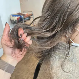 ミディアム 今井 悠菜のヘアスタイル