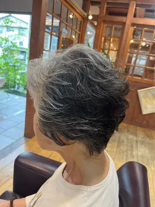 ショート パーマ 広瀬 遥香のヘアスタイル