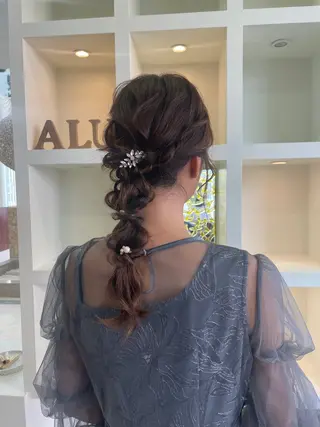 セミロング ヘアアレンジ マキノ キョウカのヘアスタイル