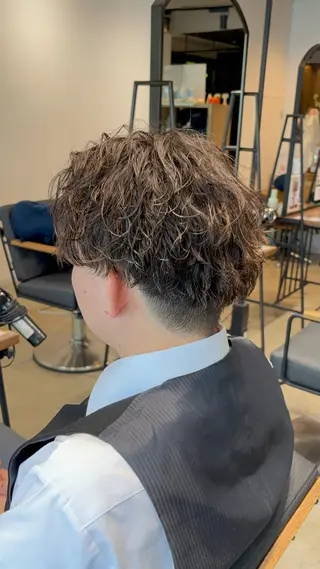 パーマ メンズ みつけ／メンズカット メンズパーマ🦔のヘアスタイル