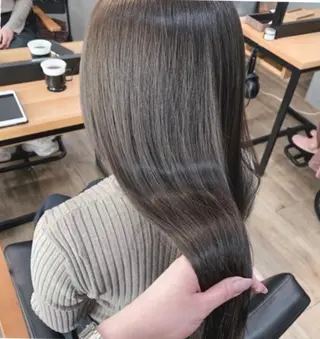 ロング 縮毛矯正+モテカラー 🎀✨MIHOのヘアスタイル