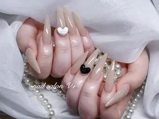 ネイル Nailsalon Vi+ももか🩷のネイルデザイン