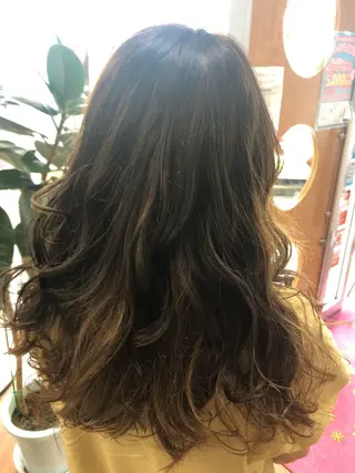 ロング 岩尾 志保のヘアスタイル