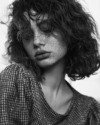 ミディアム パーマ ミオ💎ショート 透ける暗髪のヘアスタイル