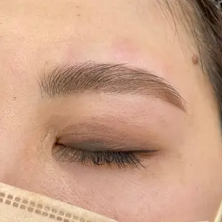 アイブロウ 鍵山 千秋のヘアスタイル