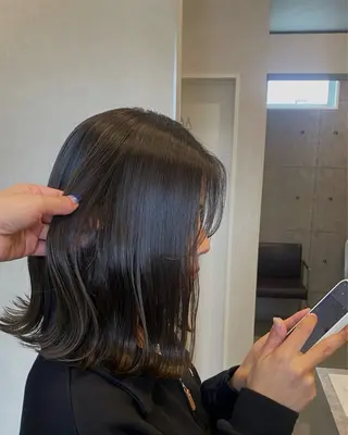 ミディアム カラー 小西 由季乃のヘアスタイル