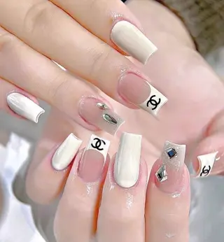 ネイル AKIKO ネイルサロンのネイルデザイン