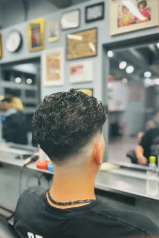 ミディアム パーマ メンズ 池袋メンズパーマ フェード純平のヘアスタイル