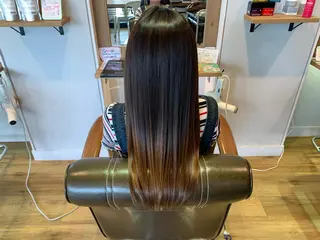 ロング ツキダテ ユイのヘアスタイル