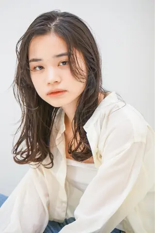セミロング 田中 未澪のヘアスタイル
