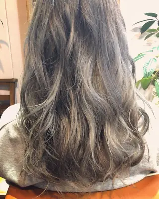 セミロング カラー 原宿サロン代表 デザインカラー伊藤卓のヘアスタイル