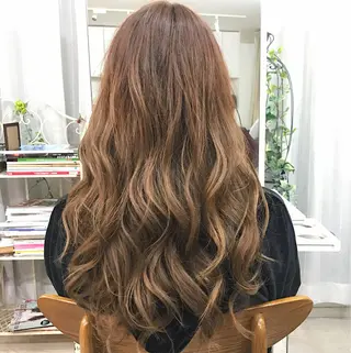 ロング カラー ヘアアレンジ Zina渋谷エリア マネージャShionのヘアスタイル