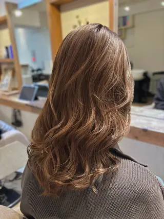 ロング カラー 山﨑 彩香のヘアスタイル