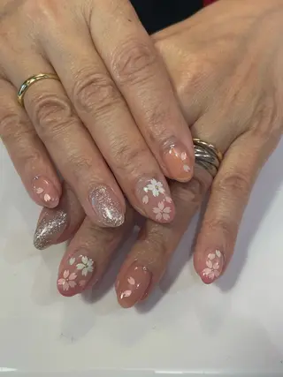 ネイル nagisa ✩︎⡱のネイルデザイン