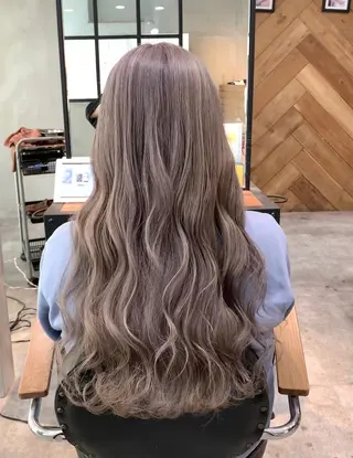 ロング カラー リサ tonieのヘアスタイル