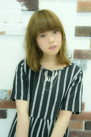 ミディアム セミロング 海外レイヤー/ 梅田美容室のヘアスタイル