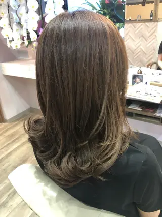 セミロング カラー 今井 里美のヘアスタイル
