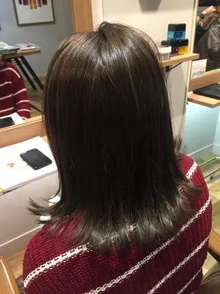 セミロング カラー ツキダテ ユイのヘアスタイル