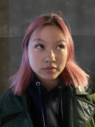 ミディアム カラー 坂入 美帆のヘアスタイル