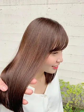 ミディアム カラー トップ スタイリストのヘアスタイル