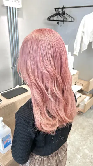 ロング カラー ブリーチ毛の縮毛矯正 ハイトーン/岡本智樹のヘアスタイル