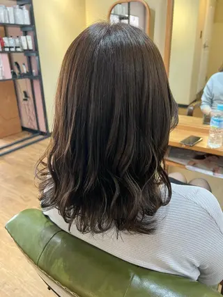 セミロング カラー TAI透明カラー 柔らかい縮毛矯正のヘアスタイル