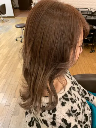 ミディアム カラー 齊藤 衣梨佳のヘアスタイル