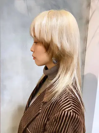 セミロング カラー ショート/ウルフ ハイトーン/カイセイのヘアスタイル