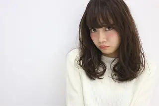 セミロング カラー TAI透明カラー 柔らかい縮毛矯正のヘアスタイル