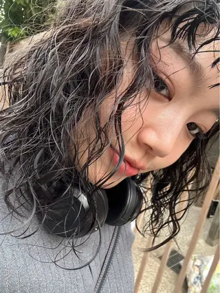 ミディアム パーマ ナチュラルヘア🫧 ナナミのヘアスタイル