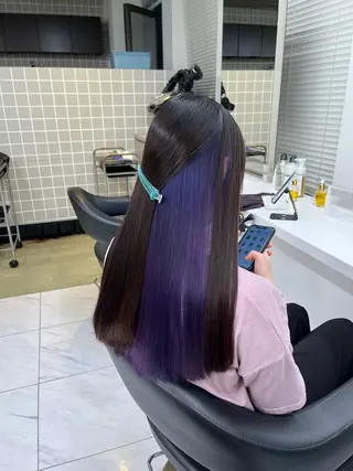 ロング 寒色/ベージュヘア ブリーチありMiOのヘアスタイル