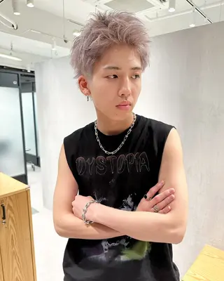 ショート カラー hollo 原宿のヘアスタイル