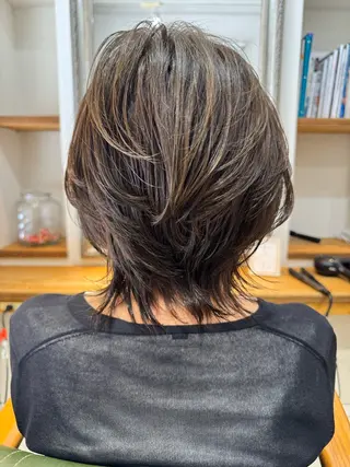 ミディアム emu 公式のヘアスタイル