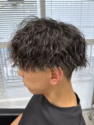ショート パーマ メンズ ユウ🪄 パーマ指名No1のヘアスタイル