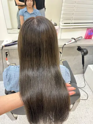 ロング 宮本 亜依のヘアスタイル