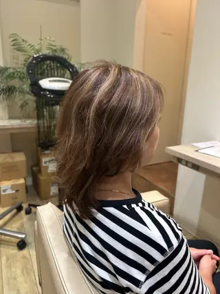 ミディアム カラー 武井 哉子のヘアスタイル