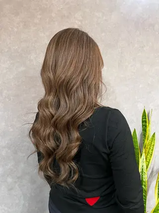 ロング 山岡 美穂のヘアスタイル