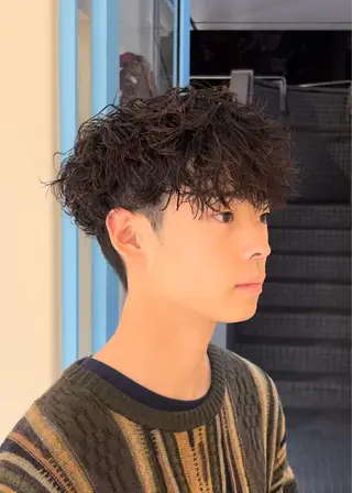 ショート パーマ メンズ 山口 陸のヘアスタイル