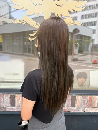 ロング 鶴谷 麻衣のヘアスタイル