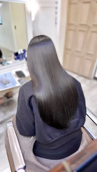 ロング 吉川 紫音のヘアスタイル