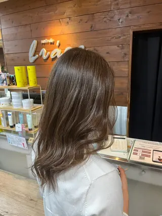 セミロング カラー インナー×縮毛矯正 ピンクカラー澤井里菜のヘアスタイル