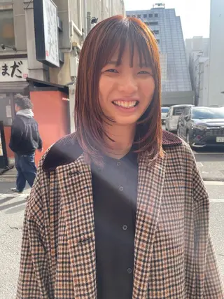 セミロング カラー さの あやねのヘアスタイル
