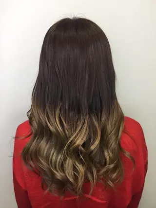 ロング カラー 川上 麻梨阿のヘアスタイル