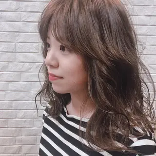 セミロング カラー 伊藤 さやかのヘアスタイル