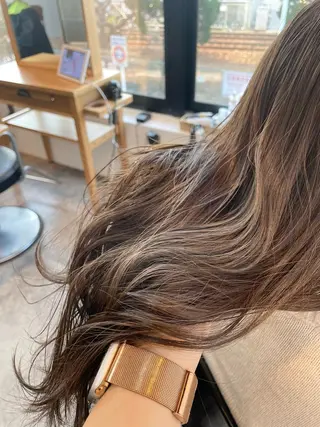 ミディアム ブリーチなしベージュ カラー佐藤華厘のヘアスタイル