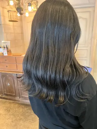 ロング カラー 大塚 実優のヘアスタイル