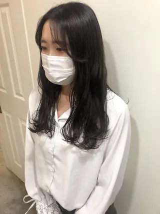 セミロング カラー MIOベージュカラー 柔らかいカラーのヘアスタイル