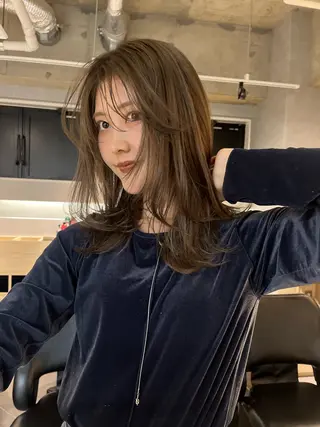 セミロング yura /レイヤーカットのヘアスタイル