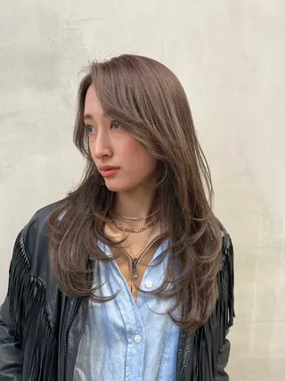 ロング カラー 🌟小顔レイヤー× 赤み消し透明感カラーのヘアスタイル